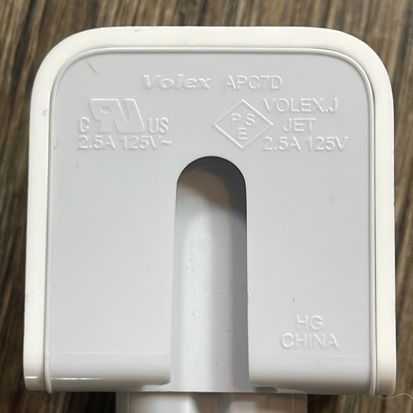 Apple Voltex APC7D Power Adapter VOLEXJ JET 2.5A 125V - Picture 3 of 3